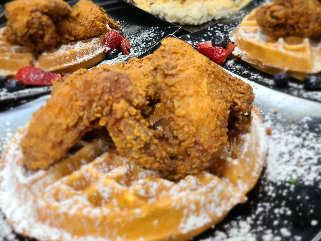 CHICKEN & WAFFLE