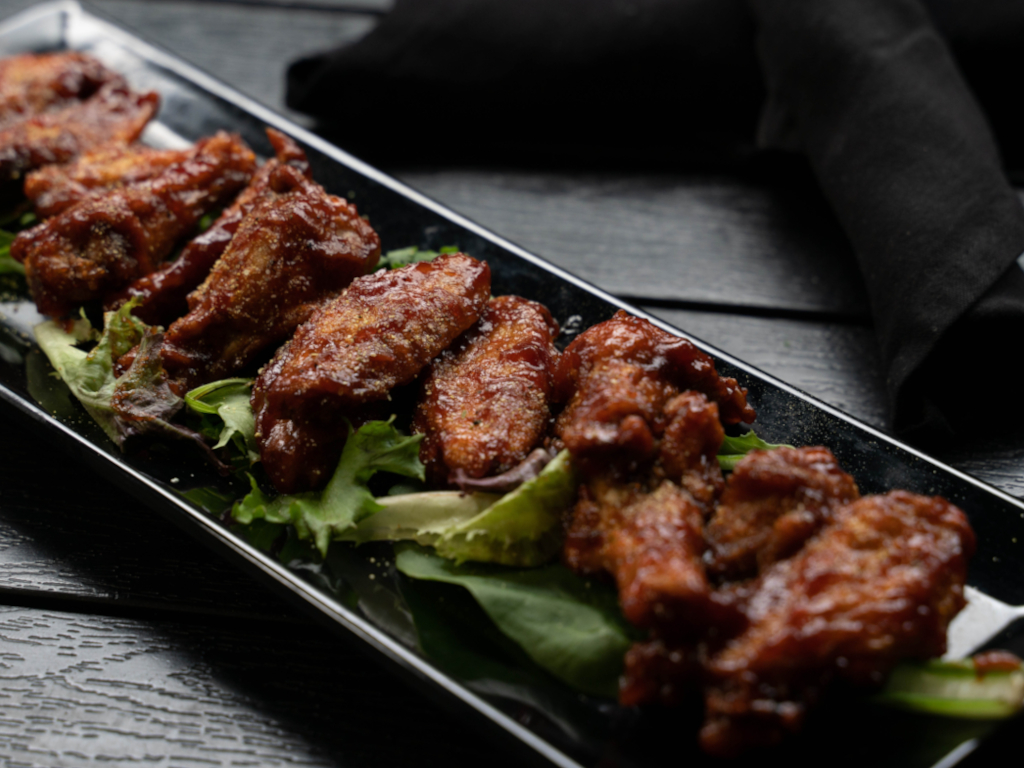 F&F SIGNATURE WINGS